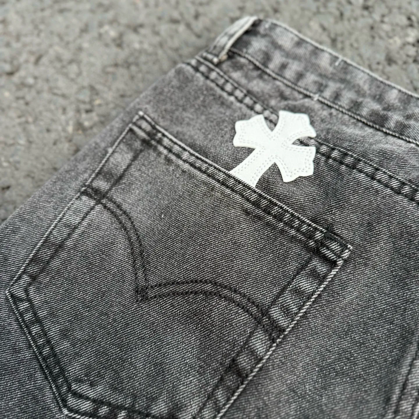 #8160 P260💰 Independent GALLERY DEPT. Vintage spliced black and gray snowflake pattern cross loose washed flared jeans - truly restore the ultimate texture of Vintage - original hardware accessories washed and other elevators, QR code analysis are all purchased from the original factory, high degree of restoration, you are welcome to compare with a certain product ~ - three-dimensional version Loose and comfortable, not picky about the figure, taller and slimmer, factory Seiko, original factory quality control, same style for men and women, can be matched with couples, versatile recommendation Essential jeans for all seasons - sizes: 28 30 32 34 36